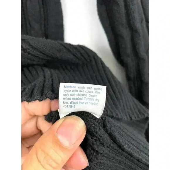 St. John's Bay Long Sleeve Pullover Sweater Petite SMALL Black V-Neck Women's - Picture 7 of 8